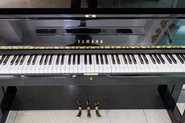 Piano Vertical Yamaha U1 Negro Brillante - Japón - Imagen 3