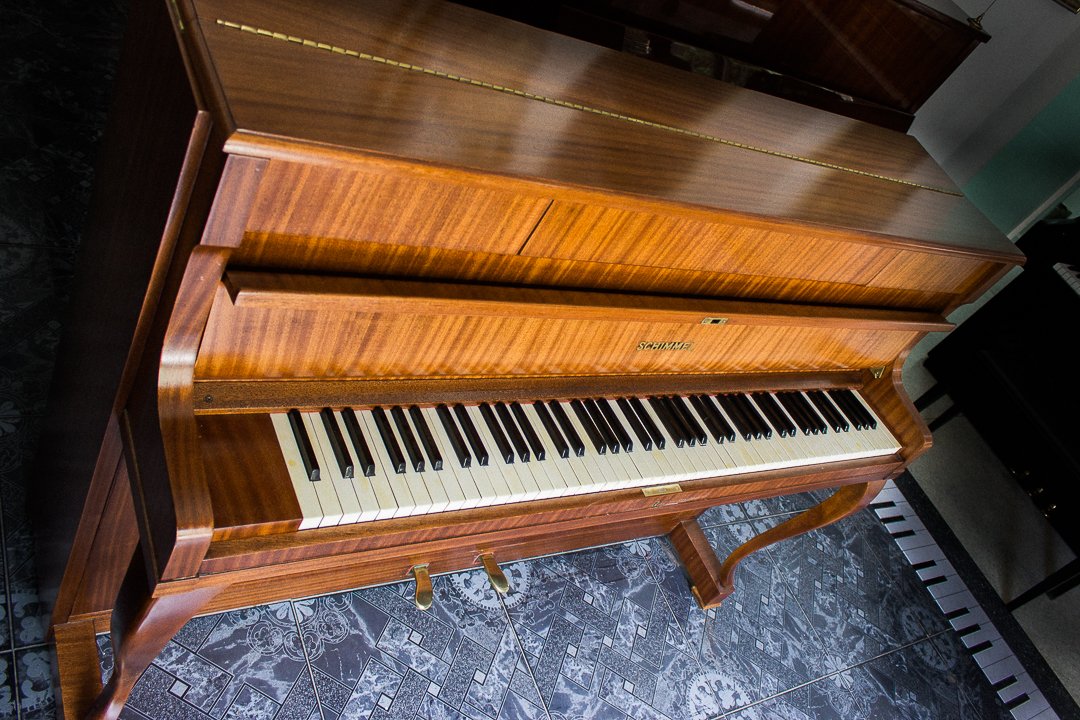 Piano Vertical Schimmel Nogal Satinado - Elegancia Alemana en Exótica Madera - Imagen 2