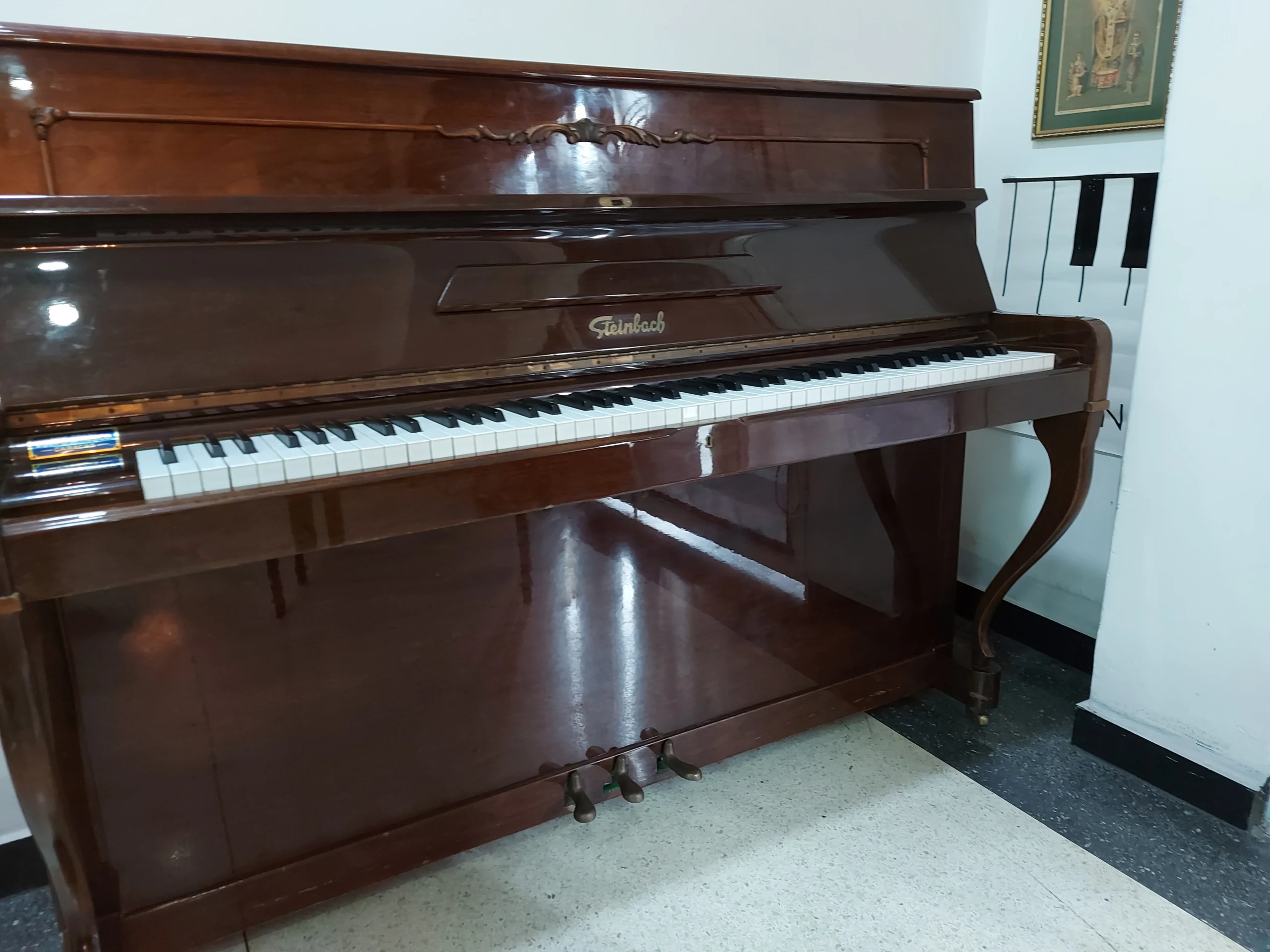 Piano Vertical Steinbach Caoba Brillante - Armonía Italiana de Distinción - Imagen 3