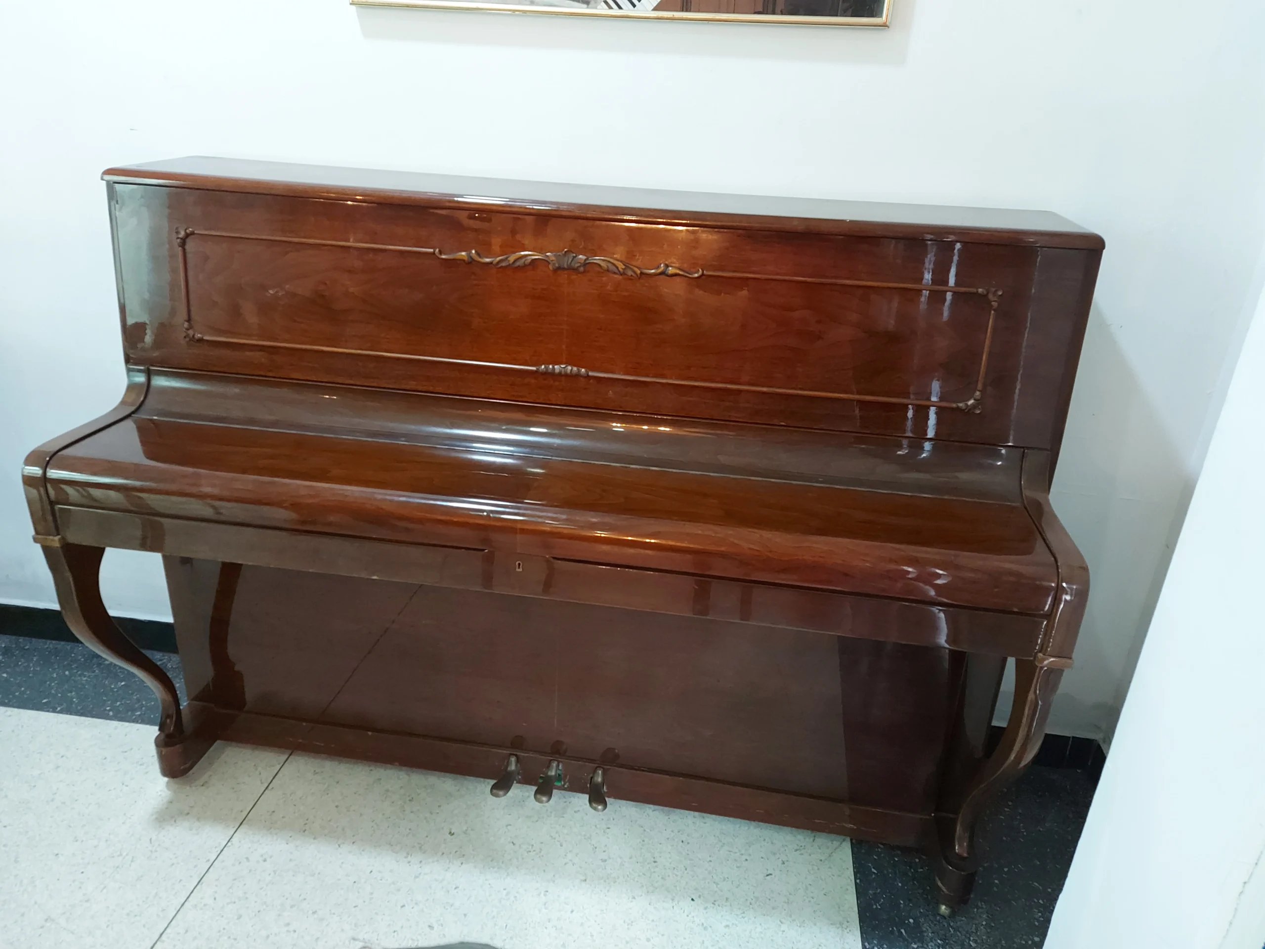 Piano Vertical Steinbach Caoba Brillante - Armonía Italiana de Distinción - Imagen 2