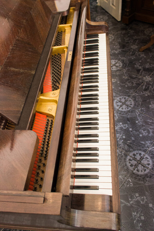 Piano de Cola Gaveau Paris Caoba Satinado Francés de 150 cm - Elegancia y Tradición Melódica en un Instrumento Compacto - Imagen 10