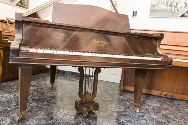 Piano de Cola Gaveau Paris Caoba Satinado Francés de 150 cm - Elegancia y Tradición Melódica en un Instrumento Compacto - Imagen 6