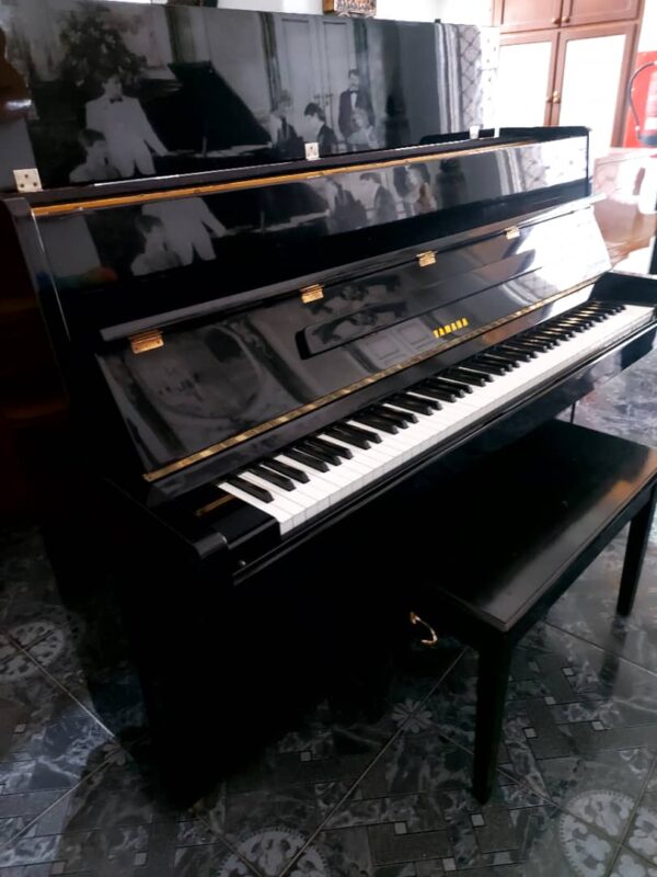 Piano Vertical Yamaha P2F color negro