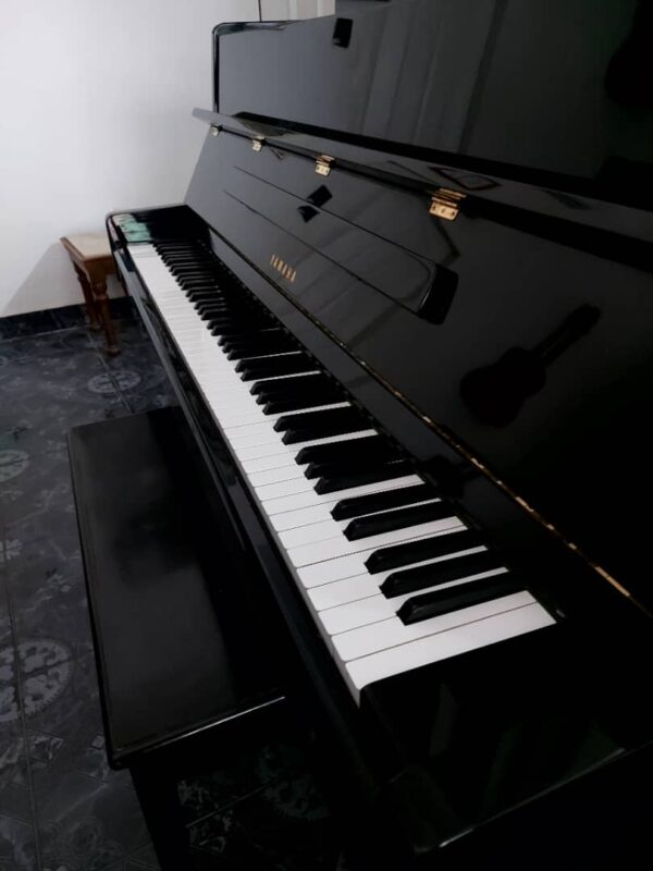 Piano Vertical Yamaha P2F color negro - Imagen 3